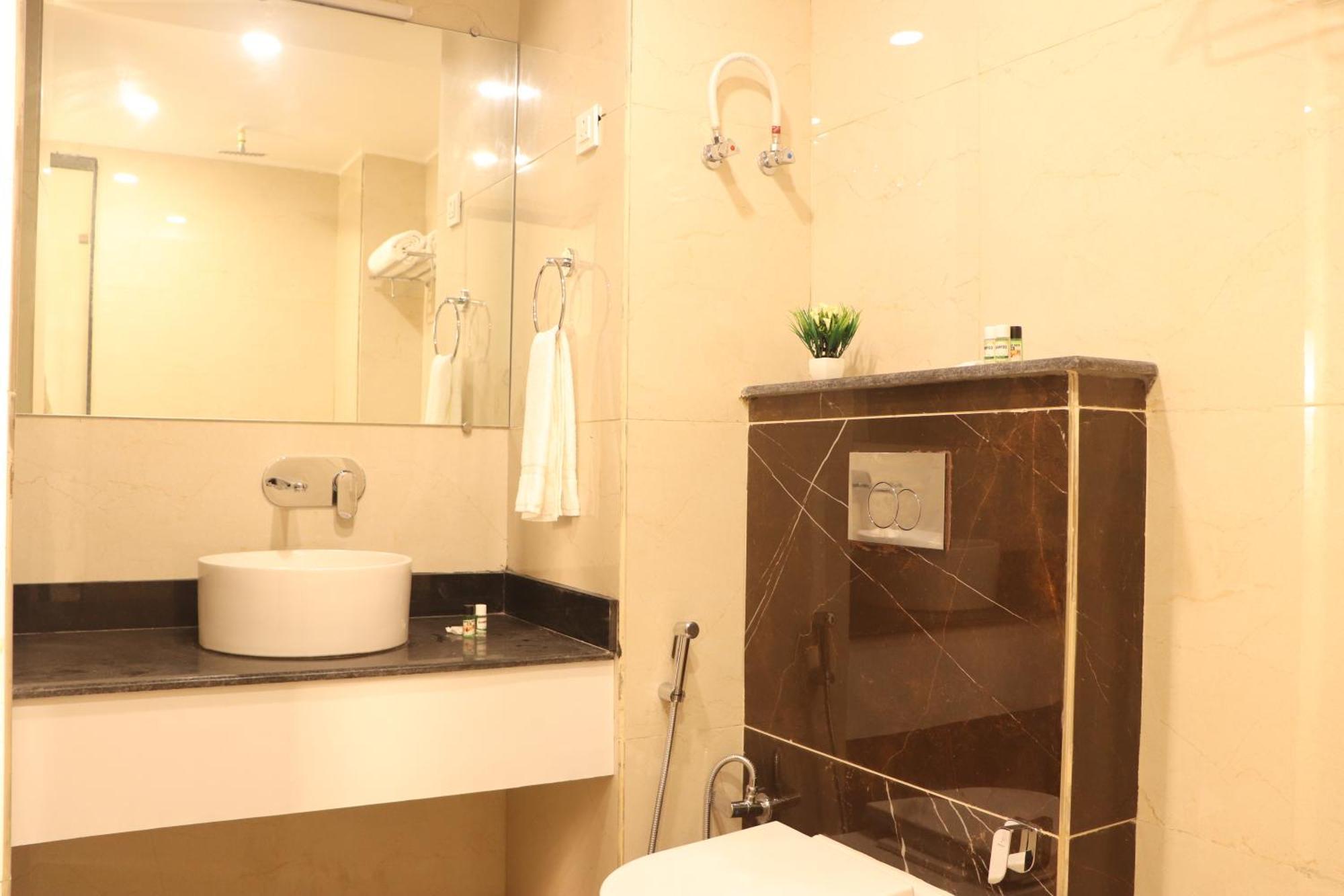 Green Hotel - Behind Parmarth Niketan Rishikesh Bilik gambar